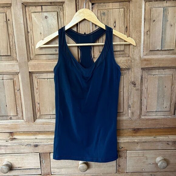 Lululemon 6 Navy‎ Blue Tank Top Racerback Mesh Trim Athletic Padded - Picture 1 of 9